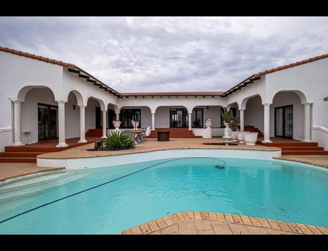 4 BEDROOM HOUSE FOR SALE IN BLUEWATER BAY